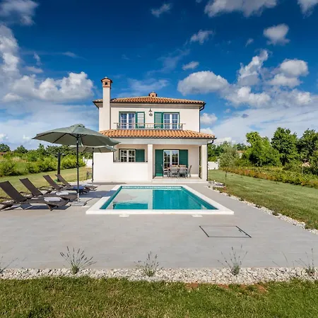 Holiday home Amazing In Zminj *