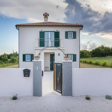 Holiday home Amazing In Zminj Bencici